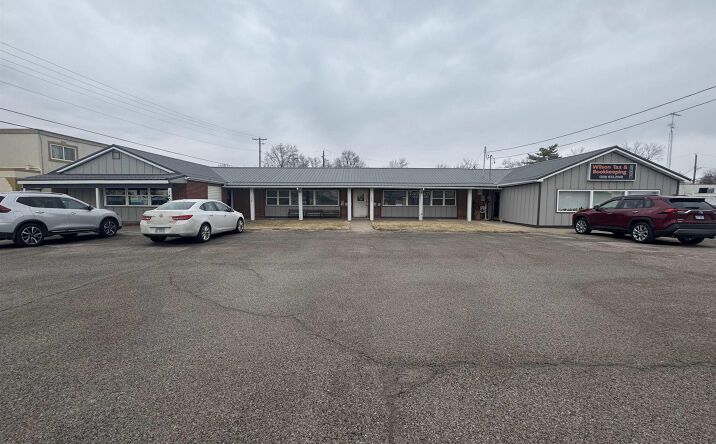 Pictures of Industrial, Office, Retail property located at 1400 W JACKSON Street, Macomb, IL 61455 for lease - image #1