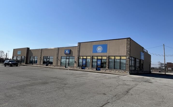 Pictures of Retail property located at 114 Myrtle Street W B, Davenport, IA 52802 for lease - image #1