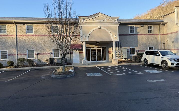 Pictures of Office property located at 109 Meadow View Rd, Bristol, TN 37620 for lease - image #1