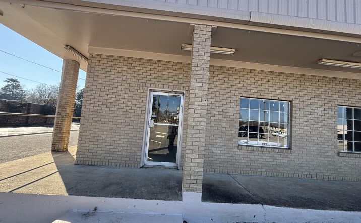 Pictures of Retail property located at 120 2nd Street, Lumberton, MS 39455 for lease - image #1