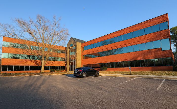 Pictures of Office property located at 2809 S Lynnhaven Rd, Virginia Beach, VA 23452 for lease - image #1