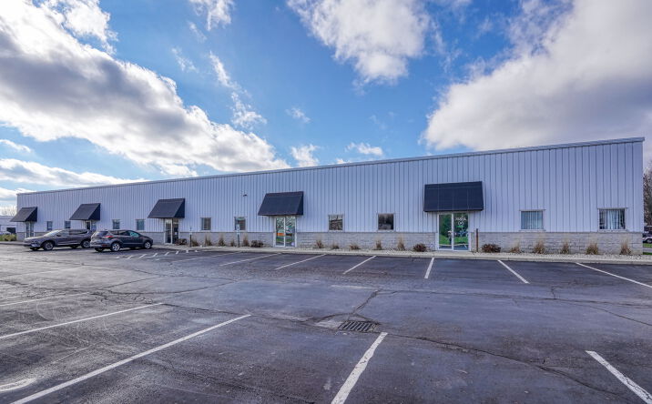 Pictures of Industrial property located at 735 Cross Pointe Rd, Columbus, OH 43230 for lease - image #1