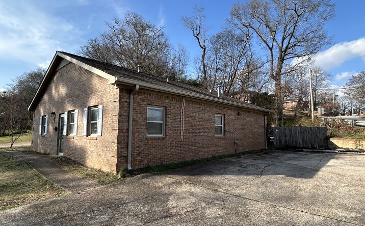 Pictures of Office, Special Purpose property located at 1329 Gadd Rd, Chattanooga, TN 37343 for lease - image #1