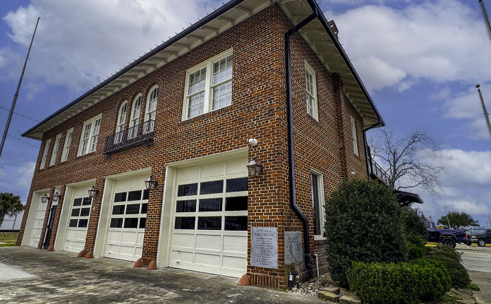 Pictures of Office property located at 1 N Mechanic St, El Campo, TX 77437 for lease - image #1