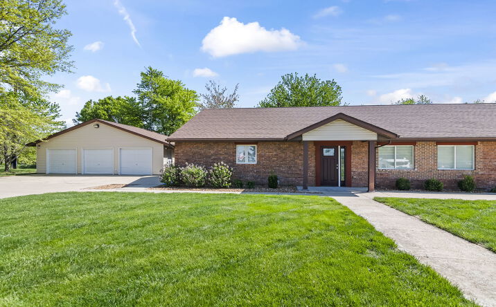 Pictures of Office property located at 3233 Mathers Rd, Springfield, IL 62711 for lease - image #1