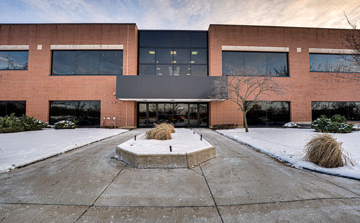 Pictures of Office property located at 4200 Cantera Dr, Warrenville, IL 60555 for lease - image #1