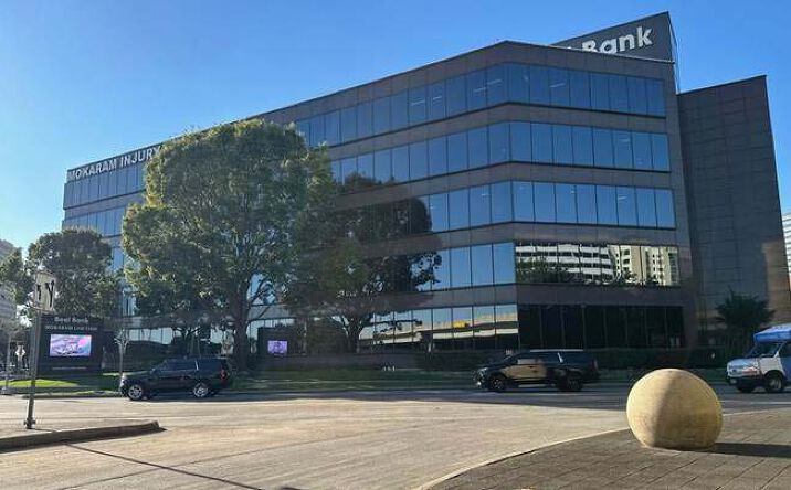 Pictures of Retail property located at 2500 W Loop S, Houston, TX 77027 for lease - image #1
