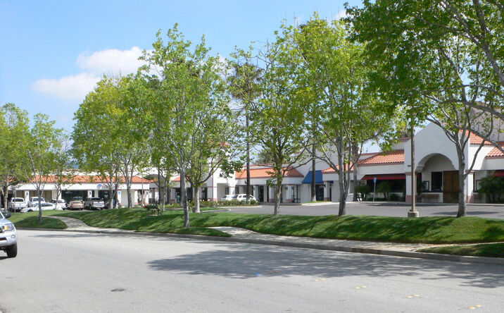 Pictures of Retail property located at 1901 - 1925 Daily Drive, Camarillo, CA 93010 for lease - image #1
