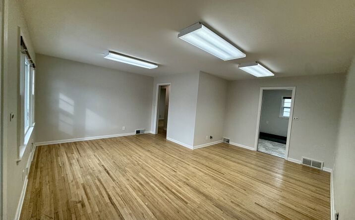 Pictures of Office property located at 2008 W 33rd St, Sioux Falls, SD 57105 for lease - image #1