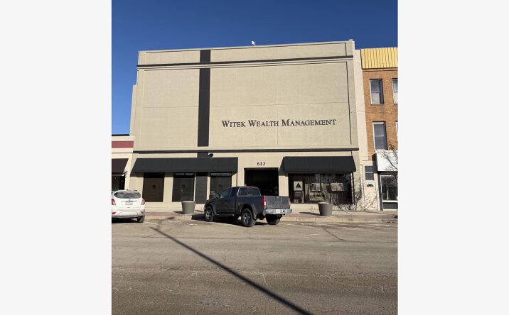 Pictures of Office, Retail property located at 613 1st St, La Salle, IL 61301 for lease - image #1