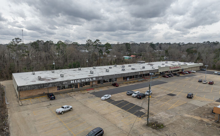 Pictures of Retail property located at 815 W Court St, Winnfield, LA 71483 for lease - image #1