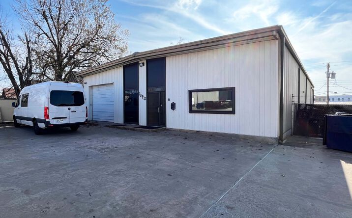 Pictures of Industrial property located at 1042 NW 69th St, Oklahoma City, OK 73116 for lease - image #1