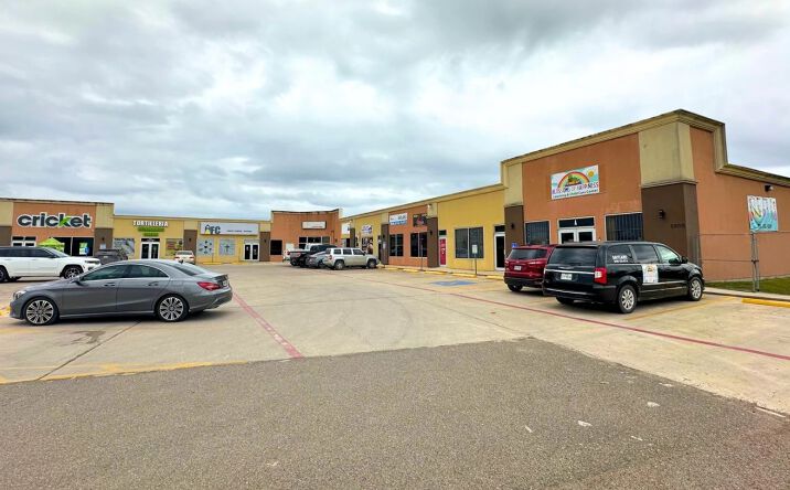 Pictures of Retail, Office property located at 6600 N Val Verde Rd, Donna, TX 78537 for lease - image #1