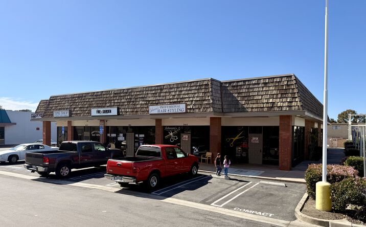 Pictures of Retail property located at 2661 south Ventura Road, Oxnard, US 93033 for lease - image #1
