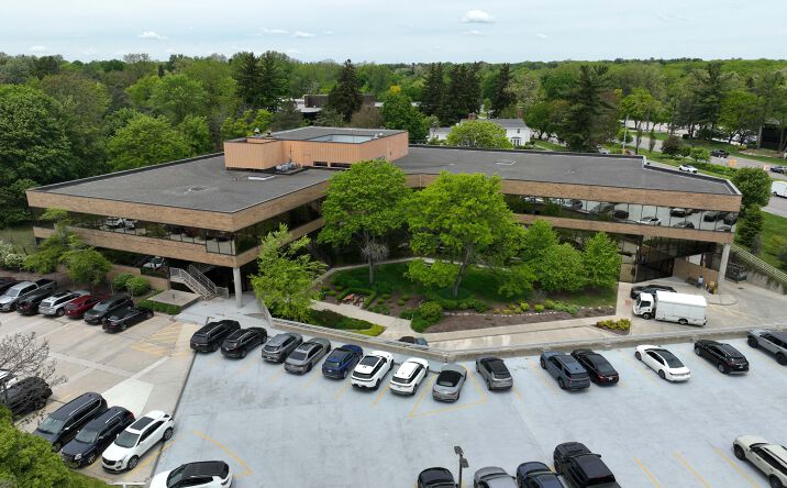 Pictures of Office property located at 38505 Woodward Ave, Bloomfield Hills, MI 48304 for lease - image #1