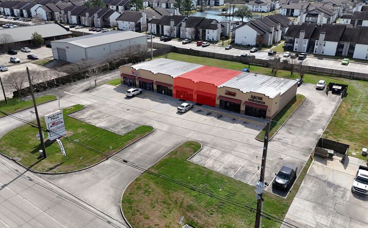 Pictures of Retail property located at 12524 Jefferson Hwy, Baton Rouge, LA 70816 for lease - image #1