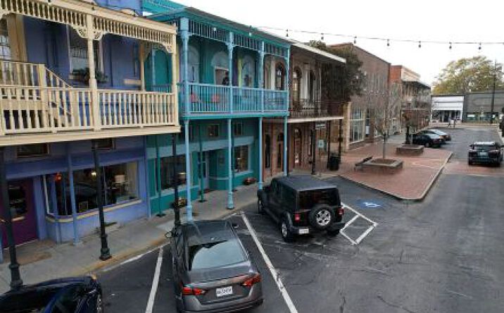 Pictures of Retail, Office, Restaurant property located at 915 Commercial St NE, Conyers, GA 30012 for lease - image #1