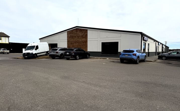 Pictures of Retail, Office property located at 3740 N 27th St, Lincoln, NE 68521 for lease - image #1