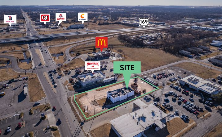 Pictures of Retail, Restaurant property located at 202 S Dogwood St, Owasso, OK 74055 for lease - image #1