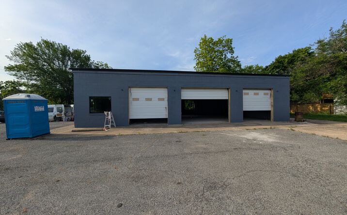 Pictures of Retail property located at 430 E Brockett St, Sherman, TX 75090 for lease - image #1