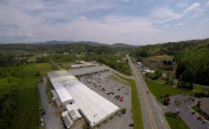 Pictures of Retail, Office property located at 449 Industrial Blvd, Ellijay, GA 30540 for lease - image #1