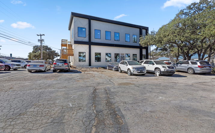 Pictures of Office, Retail property located at 12222 I-35 Frontage Rd, San Antonio, TX 78233 for lease - image #1