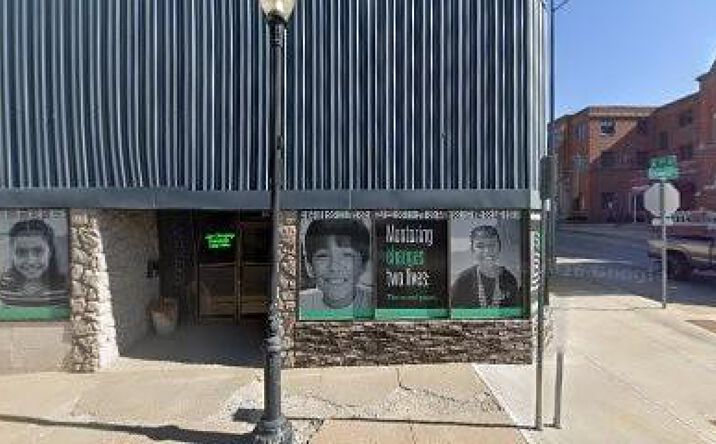 Pictures of Office, Retail property located at 625 Francis Street, St Joseph, MO 64501 for lease - image #1