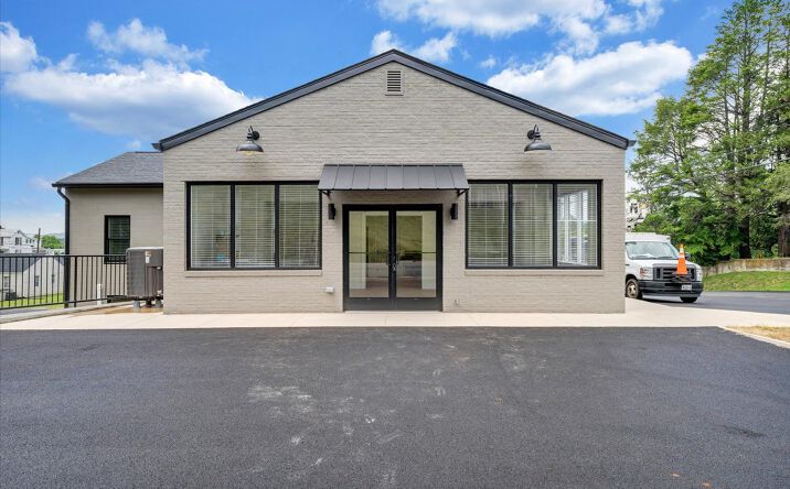 Pictures of Retail, Office property located at 528 E Cleveland Ave, Vinton, VA 24179 for lease - image #1