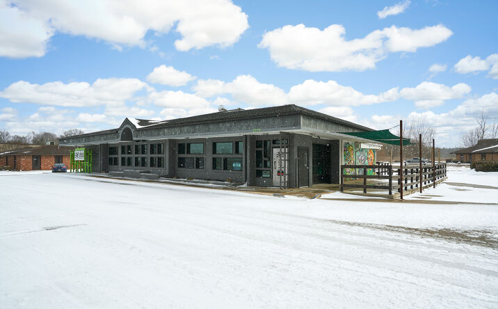 Pictures of Restaurant, Retail property located at 2727 Manchester Rd, Akron, OH 44319 for lease - image #1