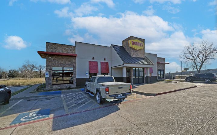 Pictures of Restaurant property located at 709 I-35, Waco, TX 76705 for lease - image #1