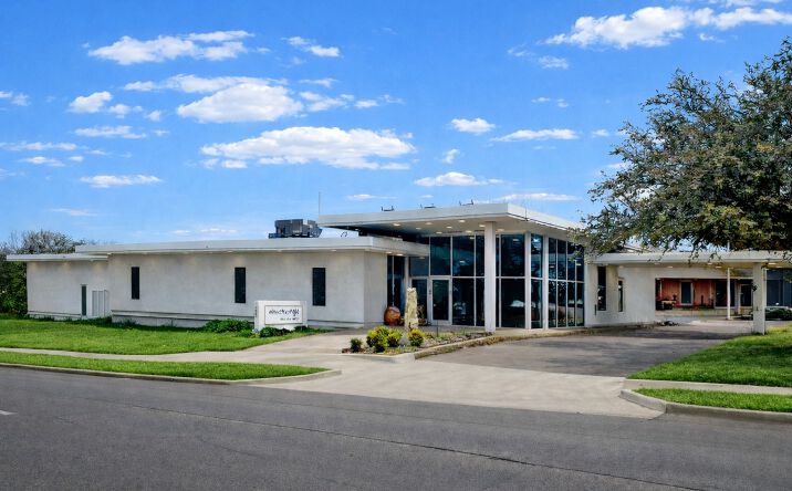 Pictures of Office property located at 400 W Virginia St, McKinney, TX 75069 for lease - image #1