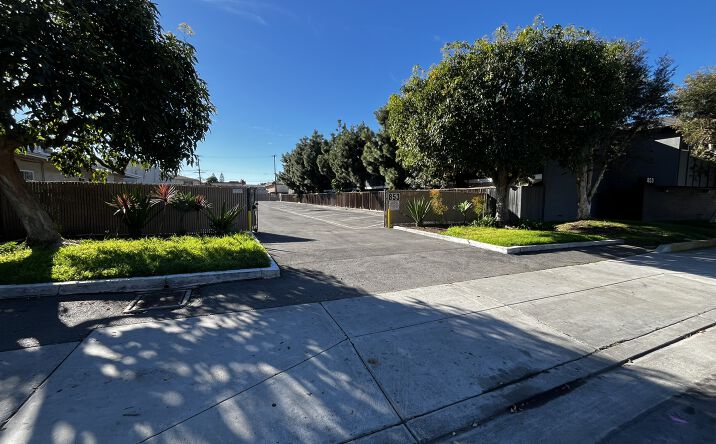 Pictures of Land property located at 853 W 19th St, Costa Mesa, CA 92627 for lease - image #1