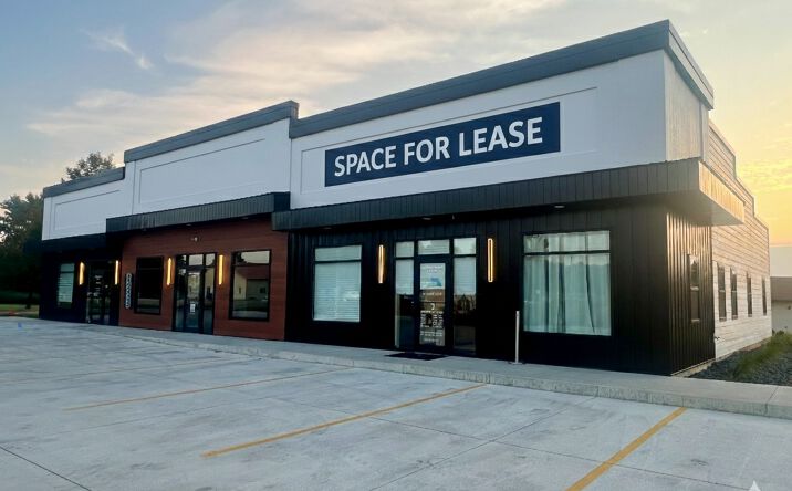 Pictures of Retail, Office property located at 2620 Skyview Ln, Mason City, IA 50401 for lease - image #1
