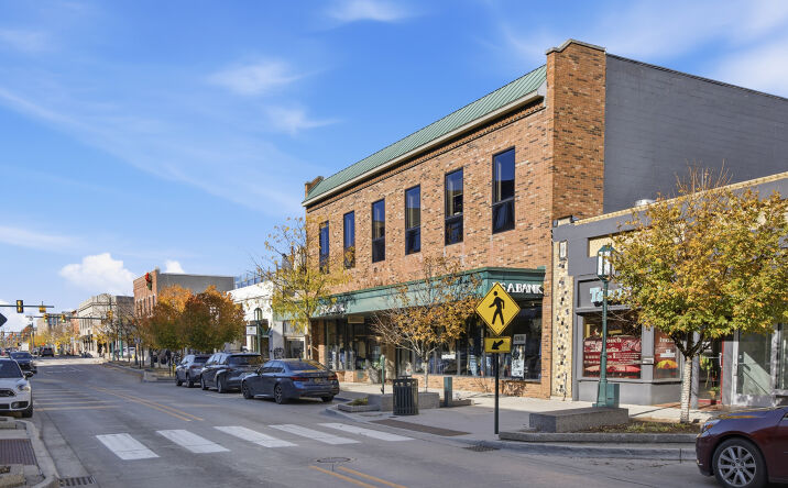 Pictures of Office, Retail property located at 261 E Maple Rd, Birmingham, MI 48009 for lease - image #1