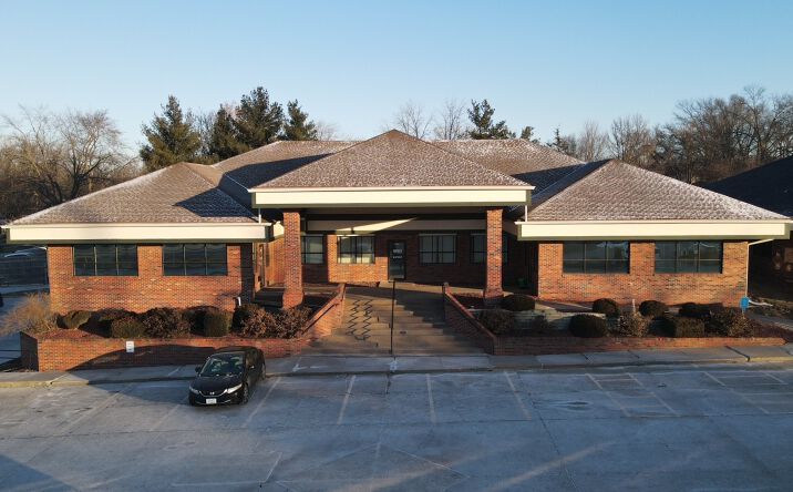 Pictures of Office property located at 7723 Douglas Ave, Urbandale, IA 50322 for lease - image #1