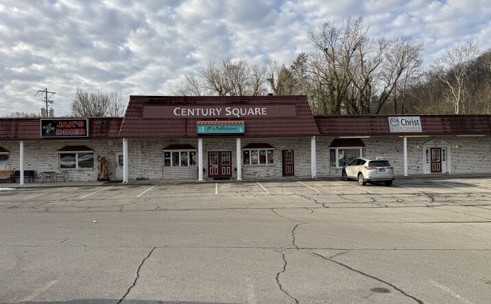 Pictures of Retail, Office property located at 4024 Fort Henry Dr, Kingsport, TN 37663 for lease - image #1
