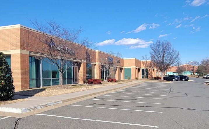 Pictures of Retail property located at 4229 Lafayette Center Dr, Chantilly, VA 20151 for lease - image #1