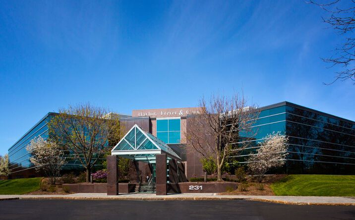 Pictures of Office property located at 231 Salina Meadows Pkwy, Syracuse, NY 13212 for lease - image #1
