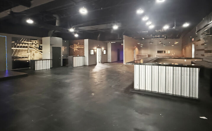 Pictures of Retail, Restaurant property located at 3033 N Sterling Ave, Peoria, IL 61604 for lease - image #1
