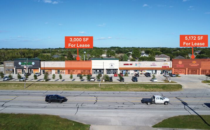 Pictures of Retail, Office, Restaurant property located at 3525 S Main St, Pearland, TX 77581 for lease - image #1