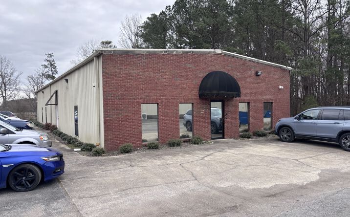 Pictures of Office property located at 82 Industrial Dr, Attalla, AL 35954 for lease - image #1