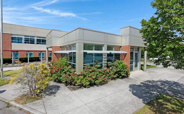 Pictures of Office property located at 1051 Riverfront Pkwy, Chattanooga, TN 37402 for lease - image #1