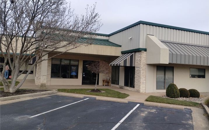 Pictures of Office, Retail property located at 5515 Osage Beach Parkway, Osage Beach, MO 65049 for lease - image #1