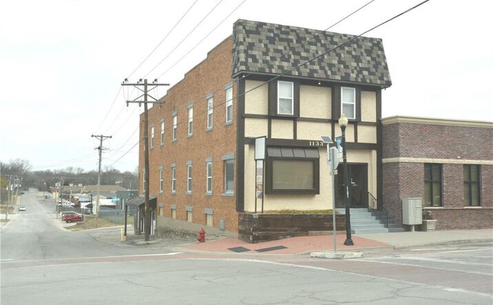 Pictures of Office property located at 1133 W Main Street, Blue Springs, MO 64015 for lease - image #1