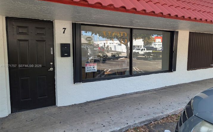 Pictures of Retail property located at 801 S Dixie Hwy W, Pompano Beach, FL 33060 for lease - image #1