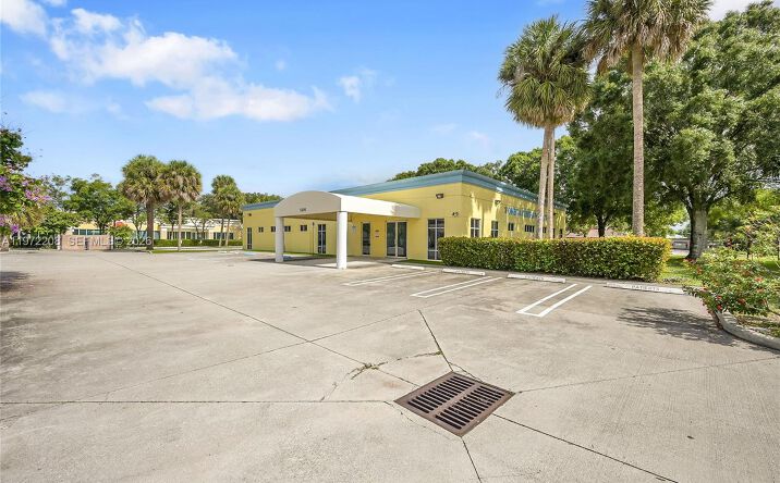 Pictures of Office property located at 5205 Village Blvd, West Palm Beach, FL 33407 for lease - image #1