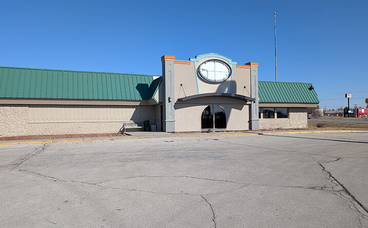 Pictures of Restaurant property located at 1505 W 19th St S, Newton, IA 50208 for lease - image #1