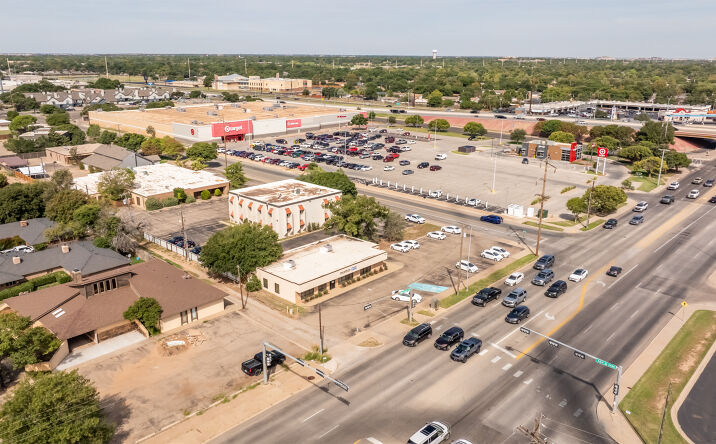 Pictures of Retail, Office property located at 7402 University Ave, Lubbock, TX 79423 for lease - image #1