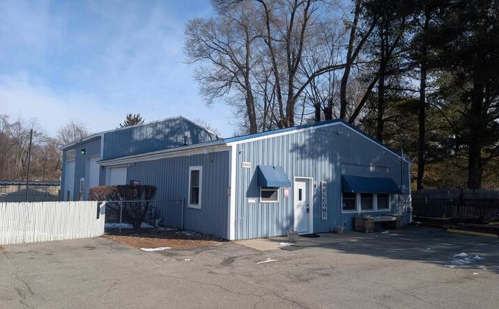 Pictures of Retail, Industrial, Office property located at 1640 E Bristol St, Elkhart, IN 46514 for lease - image #1