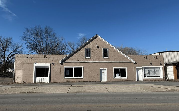 Pictures of Retail property located at 307 N Main St NW, Adairsville, GA 30103 for lease - image #1